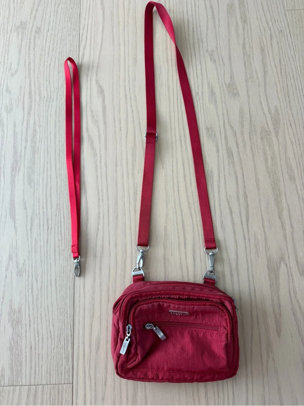 Baggallini Red Small Triple Zip Crossbody Bag 8x6x2 Travel Preppy 3 Compactments